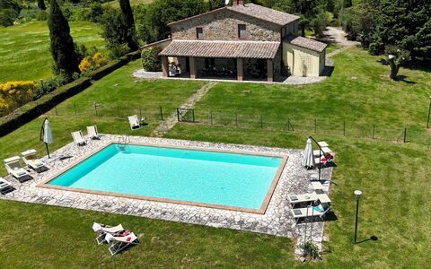 Podere San Lorenzo 12: Schwimmbad, Bauernhaus, Estate, Hütte, Rasen, Hazienda, Villa, Hinterhof, Resort, Garten