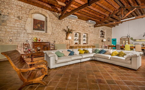 Villa Ramunna 6: Möbel, Wand, Interior Design, Flooring, Couch, Holz, Fussboden, Decke, Wohnzimmer, Zimmer