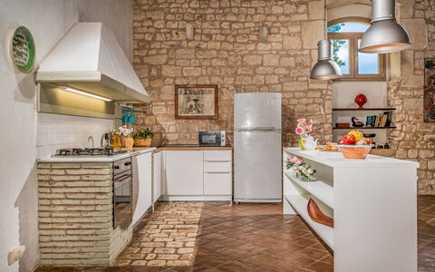 Villa Ramunna 6: Küche, Küchengerät, Major Appliance, Flooring, Interior Design, Wand, Möbel, Countertop, Haushaltsgerät, Fussboden