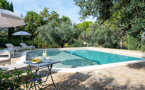 Villa Cherubini 8+1: Wasser, Schwimmbad, Gartenmöbel, Resort, Schatten, Stuhl, Eco Hotel, Garten, Water Feature, Hinterhof