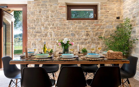 Villa Cherubini 8+1: Möbel, Interior Design, Wand, Tabelle, Stuhl, Holz, Flooring, Küche & Esszimmer Tisch, Esszimmer, Beleuchtung