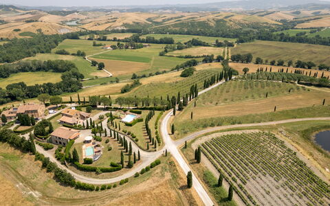 Casale Teatro 10: Einfach, Vogelperspektive, Landschaft, Grundstueck, Luftaufnahmen, Plantage, Feld, Landscaping, Estate, Landwirtschaft