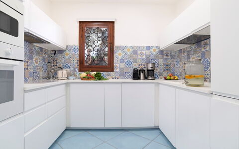 Villa Sandra 10: Blau, Küche, Flooring, Interior Design, Fussboden, Fliese, Countertop, Mosaik, Major Appliance, Küchengerät