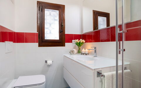 Villa Sandra 10: Badezimmer, Armatur, Flooring, Interior Design, Fussboden, Sinken, Zapfhahn, Bad Sink, Installation, Fliese