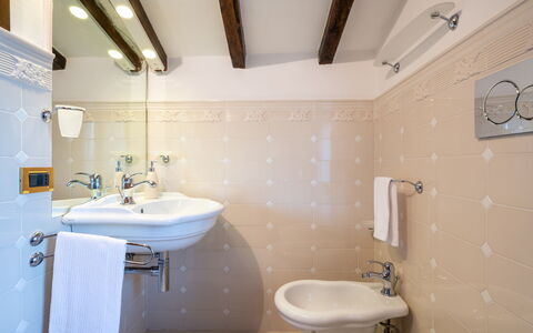 Tenuta Cavi 10: Interior Design, Flooring, Fussboden, Armatur, Decke, Badezimmer, Zimmer, Zapfhahn, Installation, Sinken