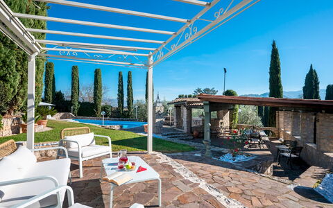 Tenuta Cavi 10: Möbel, Gartenmöbel, Resort, Schatten, Schwimmbad, Stuhl, Eco Hotel, Outdoor Struktur, Blumentopf, Terrasse