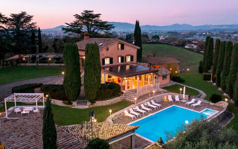Tenuta Cavi 10: Schwimmbad, Estate, Villa, Resort, Villa