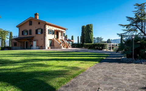 Tenuta Cavi 10: Himmel, Zuhause, Estate, Villa, Bauernhaus, Landscaping, Hazienda, Villa