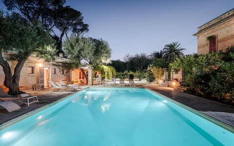 Villa dei Glicini 8+2: Schwimmbad, Resort, Eco Hotel, Gartenmöbel, Hazienda, Blumentopf, Schatten, Hotel, Ferienort