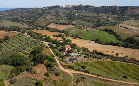 Casale Ombrone 11: Ländliches Gebiet, Landschaft, Einfach, Hochland, Grundstueck, Vogelperspektive, Feld, Luftaufnahmen, Bergstation, Plantage
