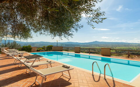 Casale Ombrone 11: Schwimmbad, Resort, Eco Hotel, Gartenmöbel, Hazienda, Hotel, Villa, Ferienort, Balkon