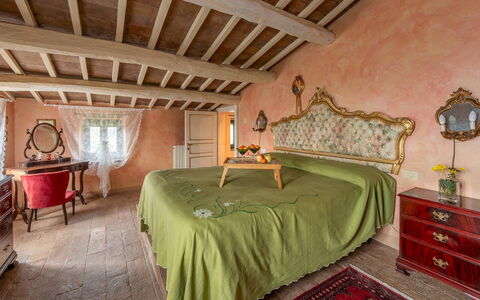 Casale delle Farfalle 12: Wand, Möbel, Schlafzimmer, Bett, Bedding, Bettdecke, Bettrahmen, Zuhause, Linens, Kissen