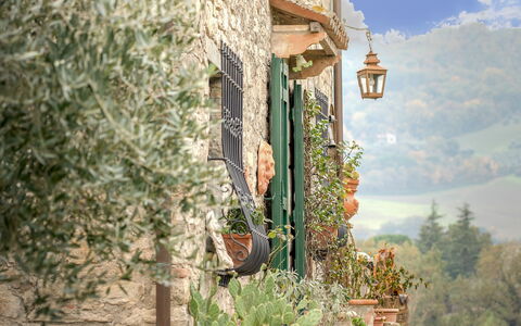 Casale delle Farfalle 12: Wand, Tür, Blumentopf, Zimmerpflanze, Steinwand, Balkon, Bauernhaus
