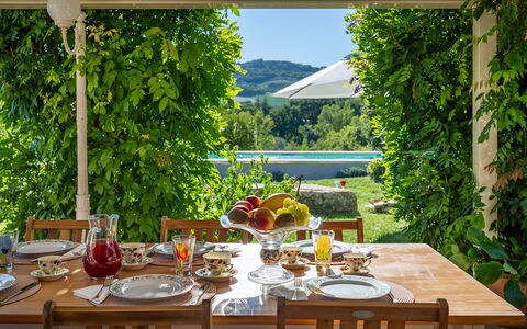 Casale delle Farfalle 12: Möbel, Tabelle, Geschirr, Stuhl, Küche & Esszimmer Tisch, Tischdecke, Essen, Tisch Im Freien, Servierware, Gartenmöbel
