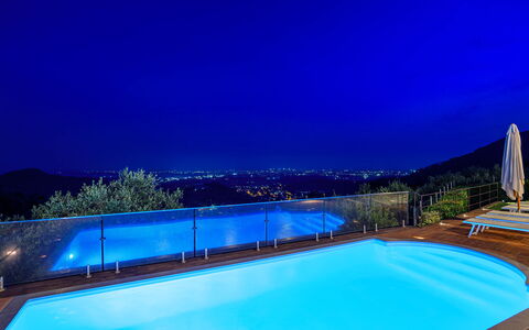 Villa Jasmine 8: Blau, Schwimmbad, Resort, Eco Hotel, Freizeit, Thermae, Hotel, Ferienort, Abend, Gartenmöbel