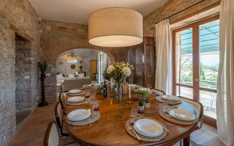 Villa la Pizzichina 10: Möbel, Interior Design, Wand, Tabelle, Stuhl, Küche & Esszimmer Tisch, Decke, Flooring, Esszimmer, Beleuchtung