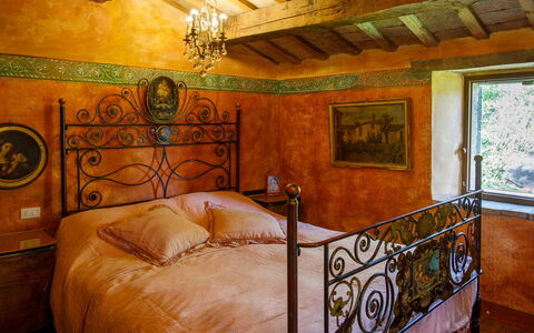 Casalina 8: Interior Design, Möbel, Schlafzimmer, Decke, Holzbeize, Bettrahmen, Bedding, Bett, Schublade, Lampe