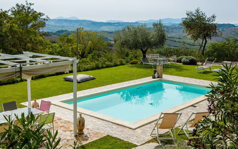 Casalina 8: Schwimmbad, Gartenmöbel, Resort, Möbel, Eco Hotel, Garten, Sonnenliege, Schatten, Hinterhof, Stuhl