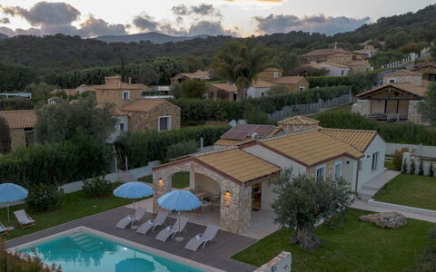 Casa Moros 6: Schwimmbad, Resort, Zutat, Estate, Villa, Hazienda, Essen, Bauernhaus, Eco Hotel, Thermae