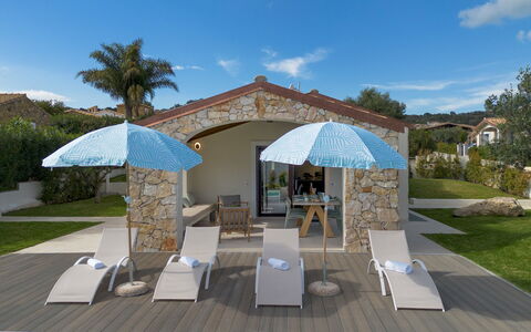 Casa Moros 6: Gartenmöbel, Schwimmbad, Regenschirm, Resort, Freizeit, Zuhause, Schatten, Estate, Eco Hotel, Stuhl