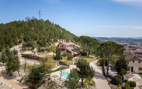 Villa Lia 10: Baum, Wohngebiet, Haus, Zuhause, Estate, Dorf, Vorort, Bergdorf, Landscaping