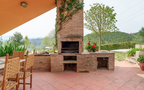 Villa Lia 10: Backstein, Garten, Holzbeize, Stuhl, Landscaping, Blumentopf, Flagstone, Eco Hotel, Schatten, Zimmerpflanze