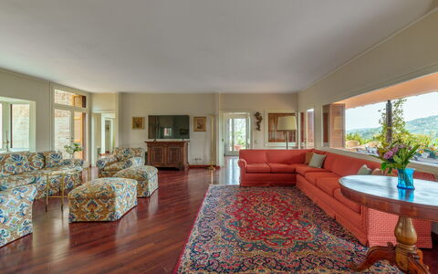 Villa Lia 10: Möbel, Couch, Flooring, Interior Design, Fussboden, Holz, Decke, Wohnzimmer, Zimmer