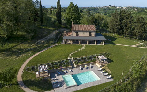 Agriresort Bacaringhe 13: Gras, Schwimmbad, Grundstueck, Zuhause, Estate, Hütte, Bauernhaus, Garten, Rasen, Landscaping