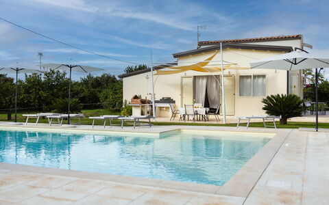 Profumo di Zagara 6+2: Schwimmbad, Resort, Verbundwerkstoff, Schatten, Gartenmöbel, Regenschirm, Estate, Eco Hotel, Hazienda, Villa