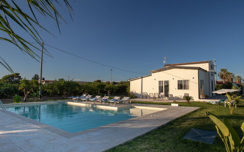 Profumo di Zagara 6+2: Blau, Schwimmbad, Wohngebiet, Resort, Menschliche Siedlung, Verbundwerkstoff, Estate, Schatten, Hazienda, Villa