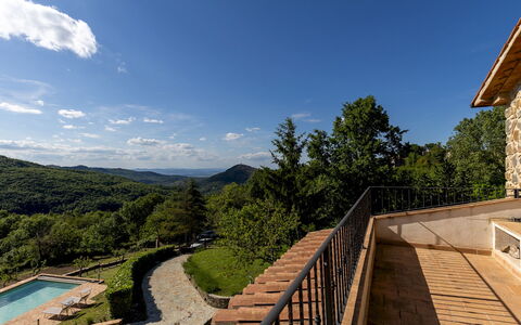 Poggio delle Lumie 6: Hügel, Landschaft, Bergstation, Gebirge, Senke, Grat, Eco Hotel, Gartenmöbel, Bergdorf