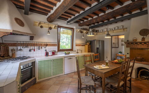 Podere Casanovina 12: Küche, Interior Design, Möbel, Flooring, Holz, Countertop, Zuhause, Küchengerät, Cabinetry, Fussboden