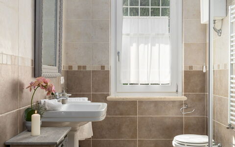 La Casetta 12: Badezimmer, Armatur, Interior Design, Sinken, Flooring, Zapfhahn, Fussboden, Installation, Bad Sink, Toilette