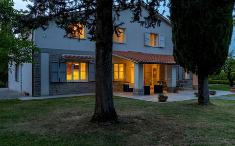La Casetta 12: Gebäude, Zuhause, Haus, Wohngebiet, Dach, Hütte, Tür, Estate, Abstellgleis, Rasen
