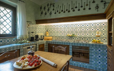 Dolce Collina 10: Interior Design, Küche, Flooring, Fussboden, Zimmer, Fliese, Decke, Herd, Countertop, Design