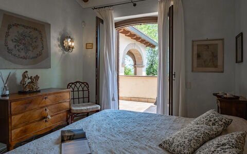 Dolce Collina 10: Möbel, Interior Design, Schlafzimmer, Zuhause, Flooring, Fussboden, Beleuchtung, Bett, Zimmer, Bettdecke