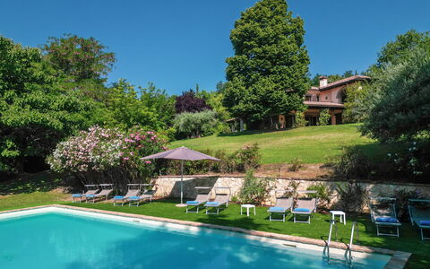 Dolce Collina 10: Schwimmbad, Resort, Wohngebiet, Strauch, Estate, Garten, Eco Hotel, Hazienda, Villa, Schatten