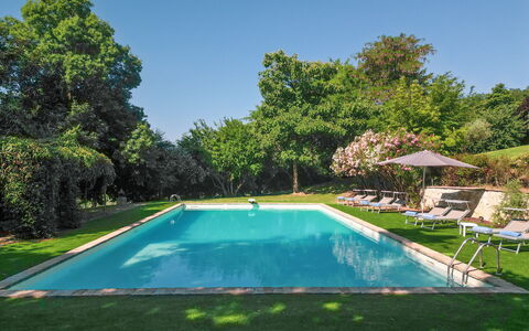 Dolce Collina 10: Schwimmbad, Blau, Baum, Resort, Garten, Schatten, Freizeit, Eco Hotel, Estate, Landscaping