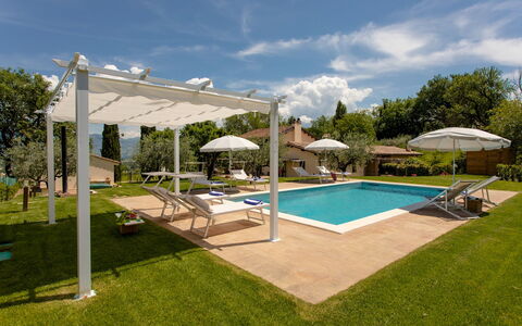 La Collina degli Ulivi 8+2: Schwimmbad, Gartenmöbel, Möbel, Regenschirm, Resort, Schatten, Sonnenliege, Freizeit, Eco Hotel, Outdoor Struktur