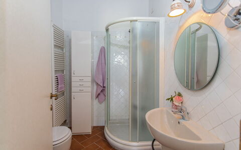 La Collina degli Ulivi 8+2: Interior Design, Flooring, Fussboden, Armatur, Zimmer, Decke, Beleuchtung, Möbel, Badezimmer, Installation