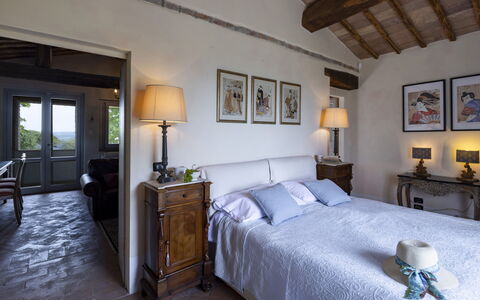Villa Aperolli 4: Möbel, Bett, Schlafzimmer, Wand, Bettdecke, Bedding, Zuhause, Bettrahmen, Haus, Interior Design