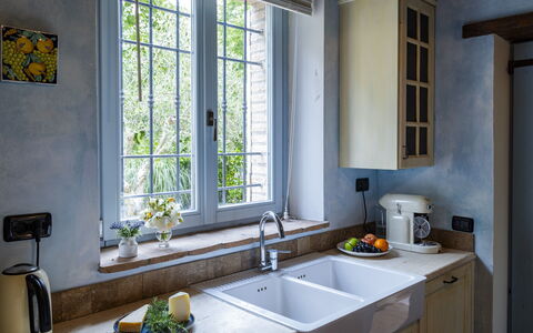 Villa Aperolli 4: Holz, Armatur, Zapfhahn, Countertop, Interior Design, Sinken, Küche, Zuhause, Spüle, Installation
