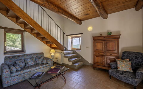Muricciaglia 14: Möbel, Wand, Flooring, Holz, Interior Design, Fussboden, Zuhause, Zimmer, Wohnzimmer, Couch