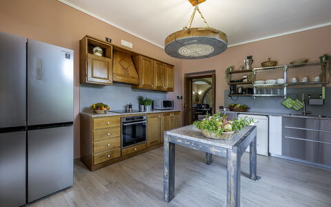 Podere Gellino 14: Möbel, Interior Design, Küche, Cabinetry, Flooring, Holz, Küchengerät, Fussboden, Decke, Countertop