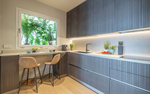 Dimora Mareblu 6: Küche, Interior Design, Countertop, Holz, Cabinetry, Flooring, Küchengerät, Major Appliance, Haushaltsgerät, Möbel