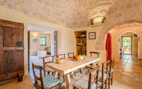 Trullo Magnifico 8: Möbel, Wand, Interior Design, Flooring, Tabelle, Stuhl, Küche & Esszimmer Tisch, Decke, Esszimmer, Fussboden