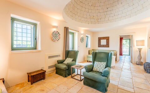 Trullo Magnifico 8: Wand, Interior Design, Flooring, Decke, Möbel, Fussboden, Beleuchtung, Zimmer, Light Fixture, Wohnzimmer