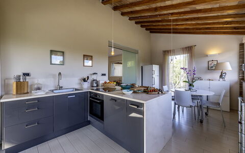 Villa Sparta 8+2: Möbel, Interior Design, Küche, Countertop, Küchengerät, Flooring, Stuhl, Cabinetry, Zuhause, Zimmer