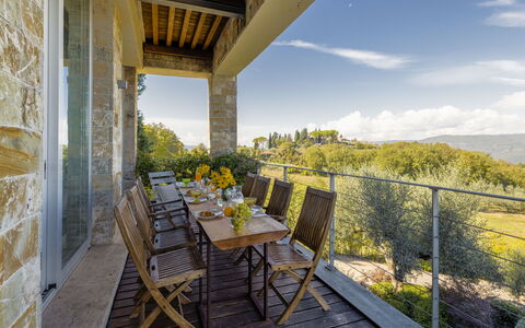 Brightline Villa 8: Möbel, Stuhl, Küche & Esszimmer Tisch, Veranda, Gartenmöbel, Tisch Im Freien, Eco Hotel, Landscaping, Balkon, Hartholz