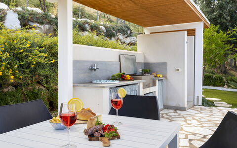 Villa dei Sospiri 4: Möbel, Stuhl, Gartenmöbel, Garten, Schatten, Zimmerpflanze, Küche & Esszimmer Tisch, Outdoor Struktur, Terrasse, Design